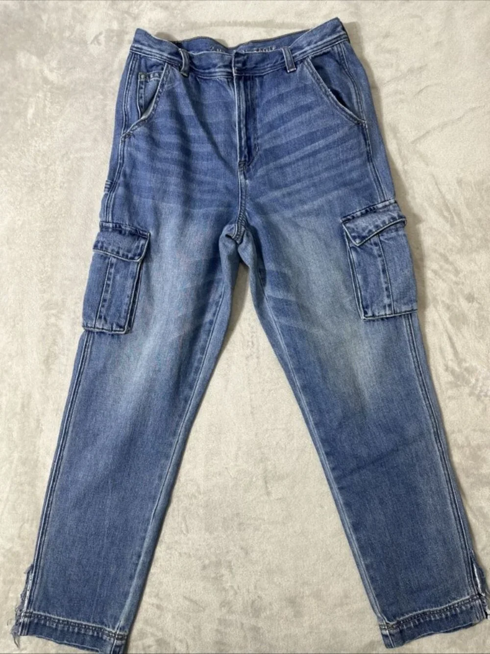 American Eagle mom cargo jeans women’s 10 long distressed hem FLAW